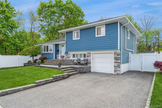 72 Lincoln Road W, Plainview, NY 11803