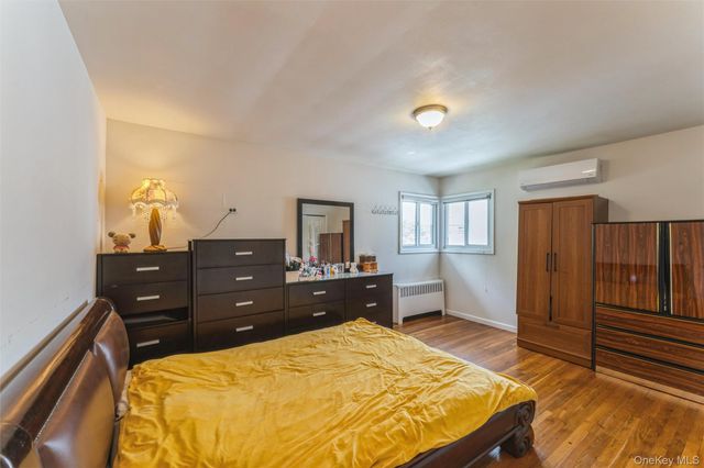 72 Lincoln Road W, Plainview, NY 11803