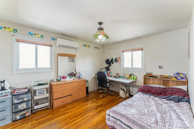 72 Lincoln Road W, Plainview, NY 11803