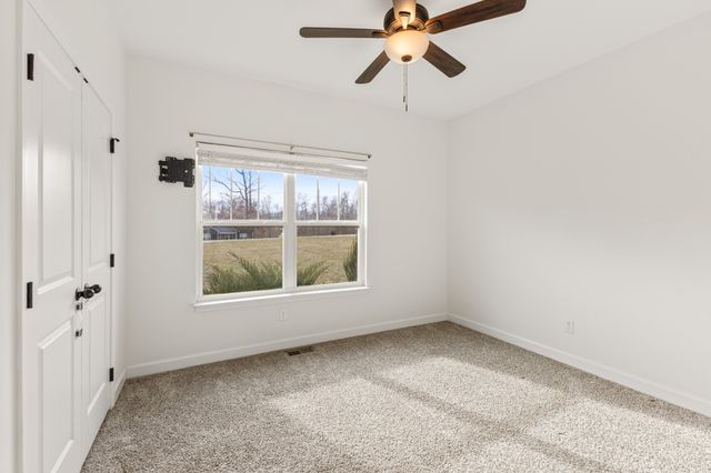 819 Hooper Rd, Charlotte, TN 37036