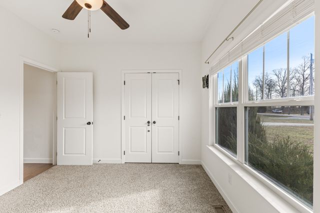 819 Hooper Rd, Charlotte, TN 37036