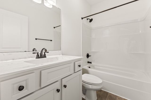 819 Hooper Rd, Charlotte, TN 37036