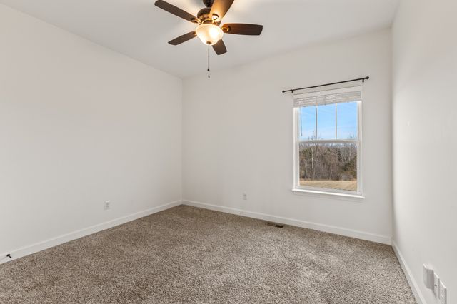 819 Hooper Rd, Charlotte, TN 37036