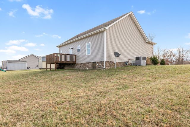 819 Hooper Rd, Charlotte, TN 37036