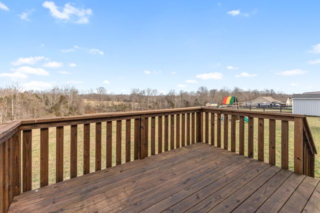 819 Hooper Rd, Charlotte, TN 37036