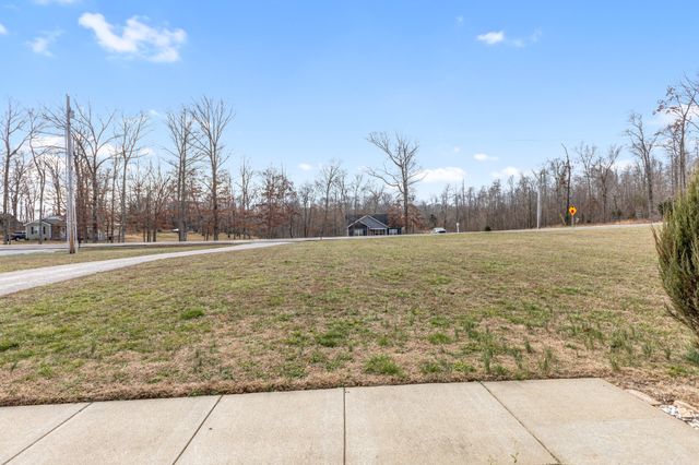 819 Hooper Rd, Charlotte, TN 37036