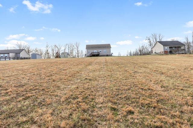 819 Hooper Rd, Charlotte, TN 37036