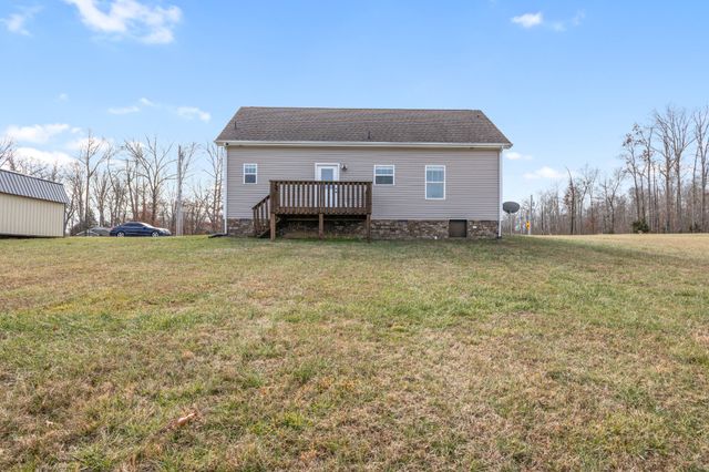 819 Hooper Rd, Charlotte, TN 37036