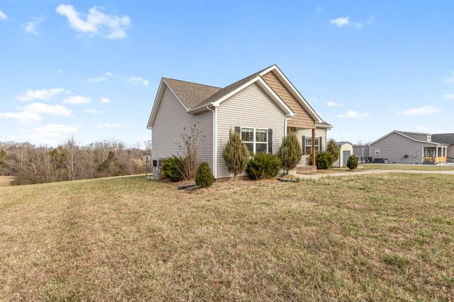 819 Hooper Rd, Charlotte, TN 37036