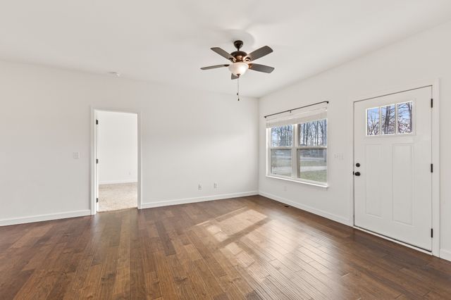 819 Hooper Rd, Charlotte, TN 37036