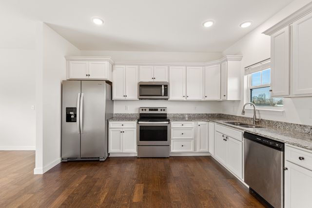 819 Hooper Rd, Charlotte, TN 37036