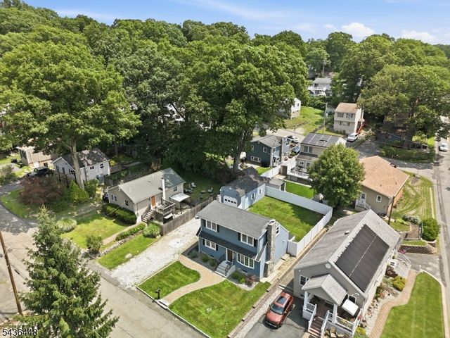 303 W End Ave, Hopatcong Boro, NJ 07843