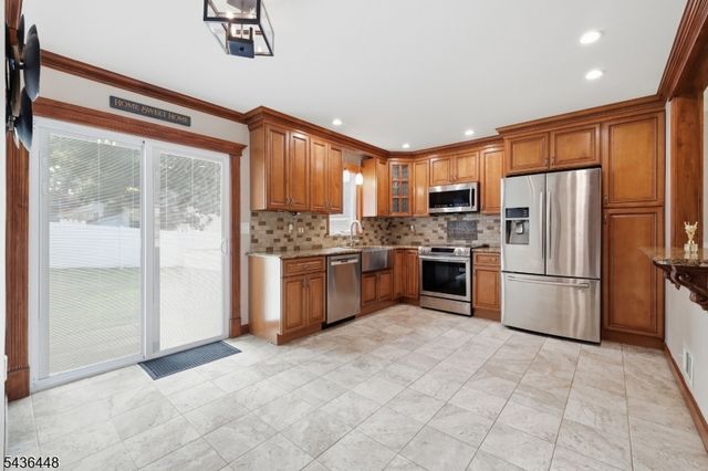 303 W End Ave, Hopatcong Boro, NJ 07843