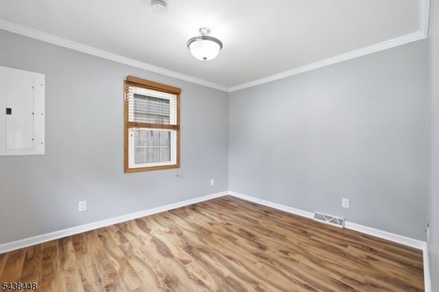 303 W End Ave, Hopatcong Boro, NJ 07843