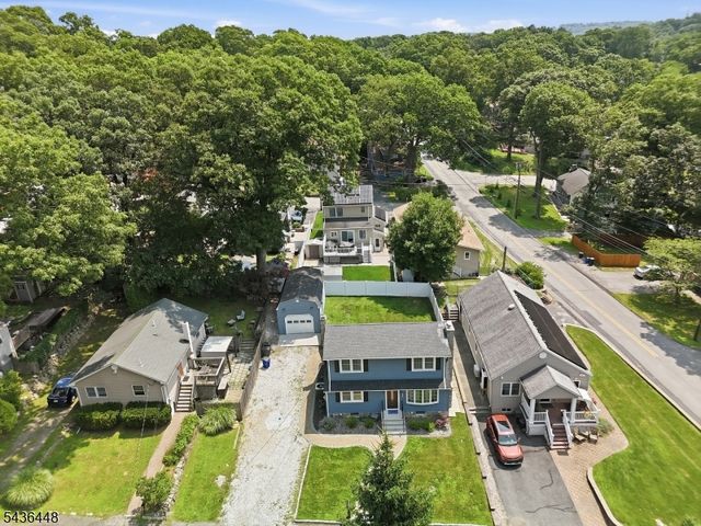 303 W End Ave, Hopatcong Boro, NJ 07843