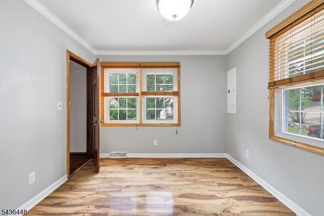 303 W End Ave, Hopatcong Boro, NJ 07843