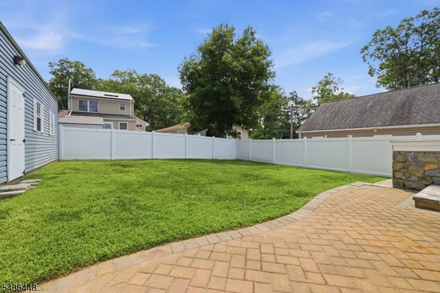 303 W End Ave, Hopatcong Boro, NJ 07843