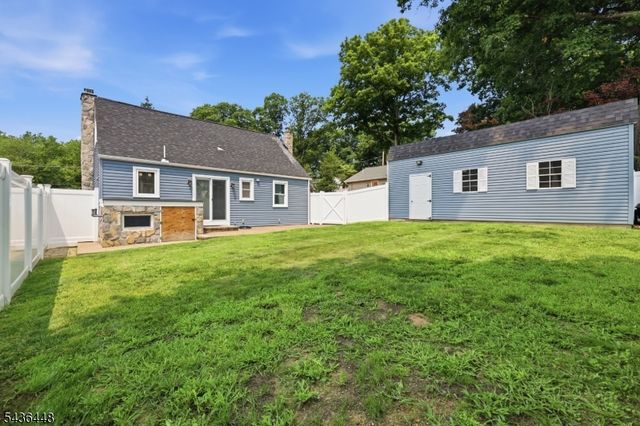 303 W End Ave, Hopatcong Boro, NJ 07843
