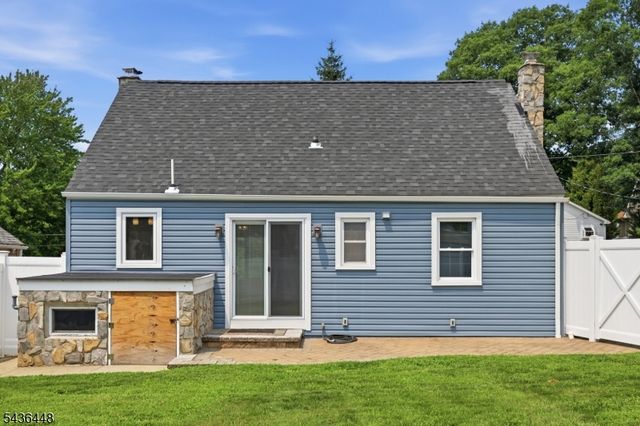303 W End Ave, Hopatcong Boro, NJ 07843