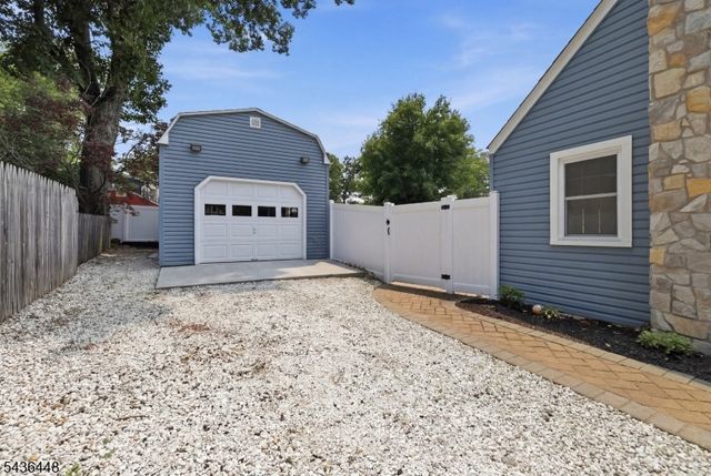 303 W End Ave, Hopatcong Boro, NJ 07843