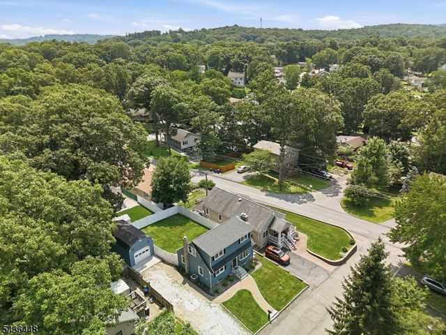 303 W End Ave, Hopatcong Boro, NJ 07843