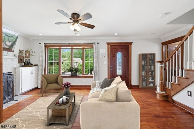 303 W End Ave, Hopatcong Boro, NJ 07843