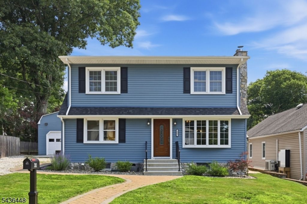 303 W End Ave, Hopatcong Boro, NJ 07843