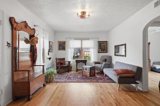 2334 Rio Grande Boulevard NW, Albuquerque, NM 87104