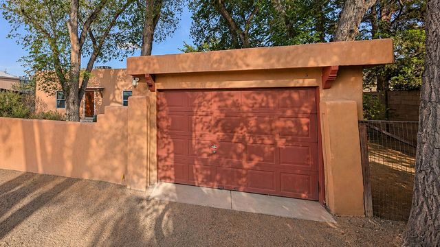 2334 Rio Grande Boulevard NW, Albuquerque, NM 87104