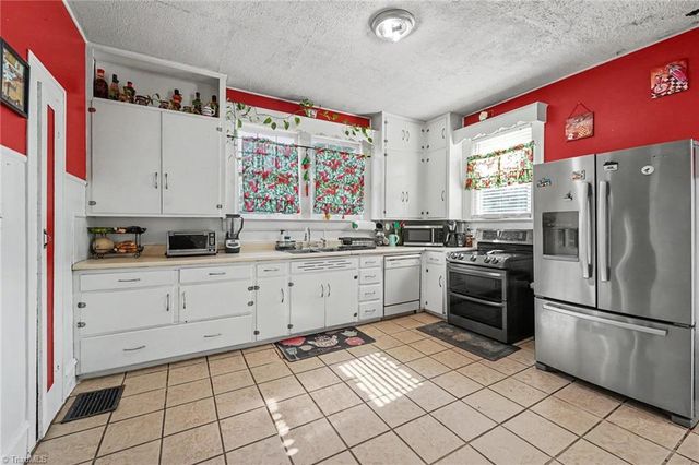 2842 N Patterson Avenue, Winston-salem, NC 27105
