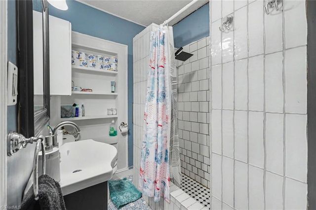 2842 N Patterson Avenue, Winston-salem, NC 27105