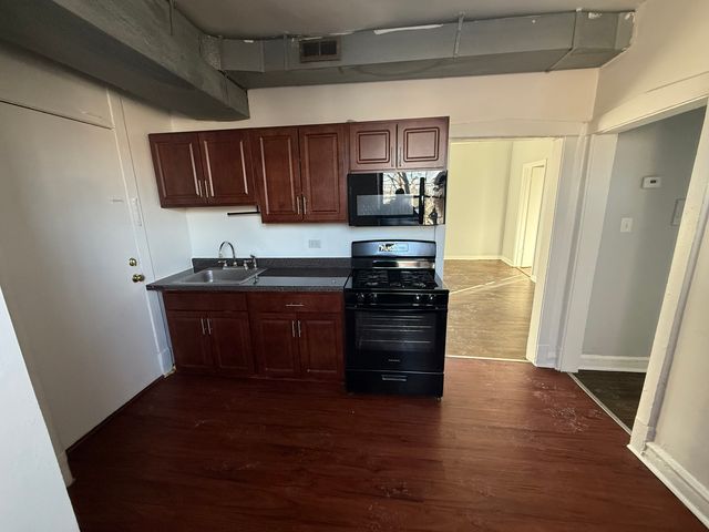 1022 E Hyde Park Boulevard 1S, Chicago, IL 60615