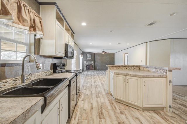 4049 County Road 450, West Columbia, TX 77486