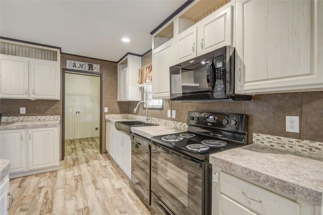 4049 County Road 450, West Columbia, TX 77486