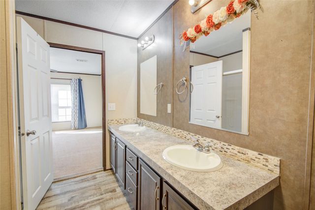 4049 County Road 450, West Columbia, TX 77486