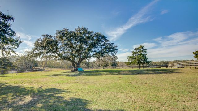 4049 County Road 450, West Columbia, TX 77486