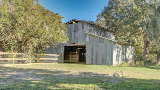 4049 County Road 450, West Columbia, TX 77486