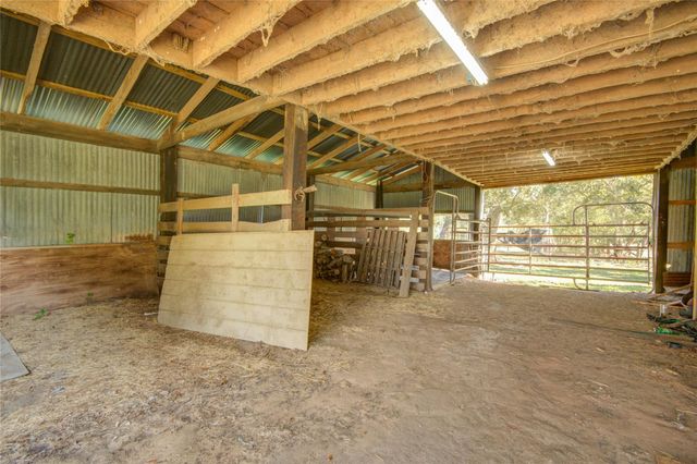 4049 County Road 450, West Columbia, TX 77486