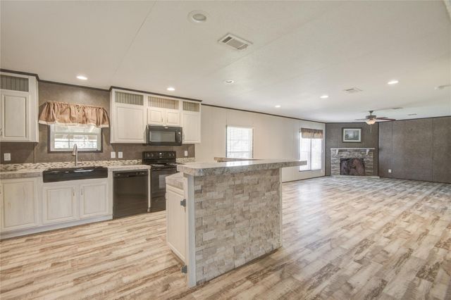 4049 County Road 450, West Columbia, TX 77486