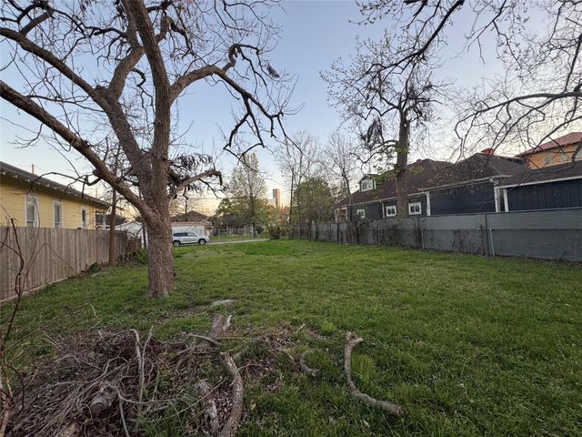 303 Bishop Street, Houston, TX 77009