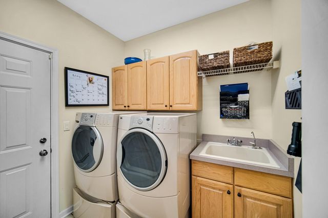 1077 Mission Hills Court, Chesterton, IN 46304