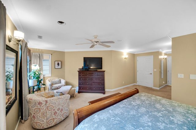 1077 Mission Hills Court, Chesterton, IN 46304