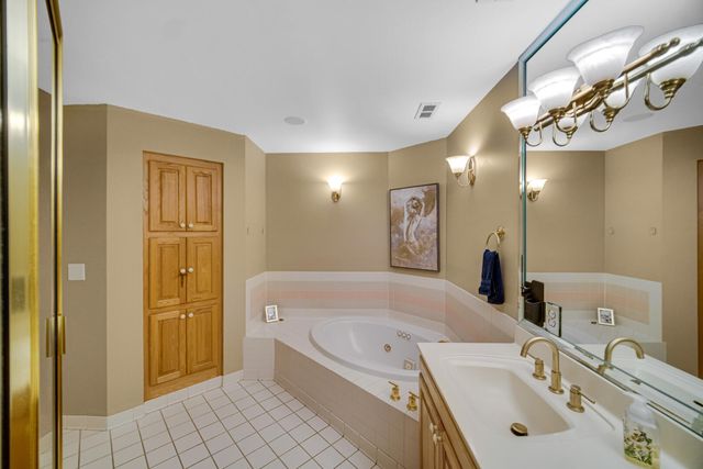 1077 Mission Hills Court, Chesterton, IN 46304