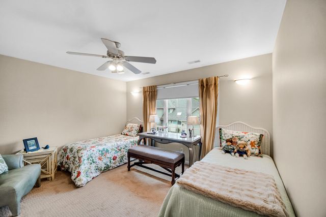 1077 Mission Hills Court, Chesterton, IN 46304