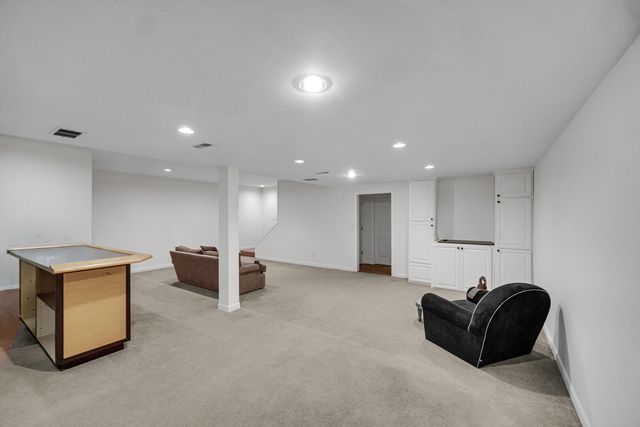 1077 Mission Hills Court, Chesterton, IN 46304
