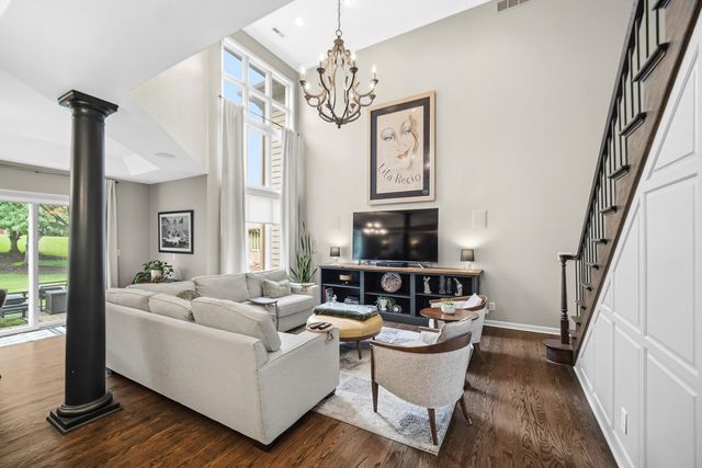 1077 Mission Hills Court, Chesterton, IN 46304