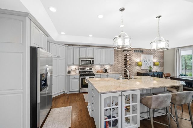 1077 Mission Hills Court, Chesterton, IN 46304