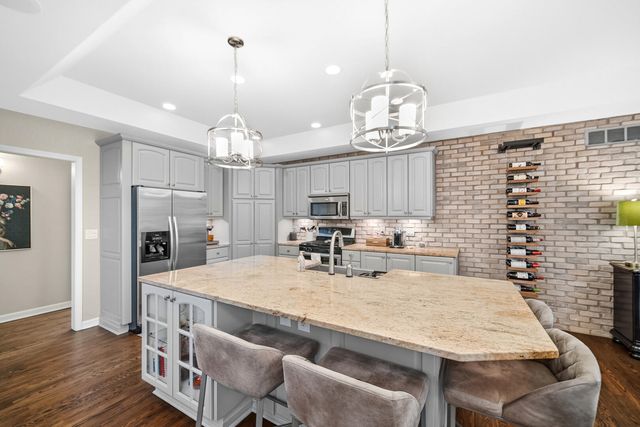1077 Mission Hills Court, Chesterton, IN 46304