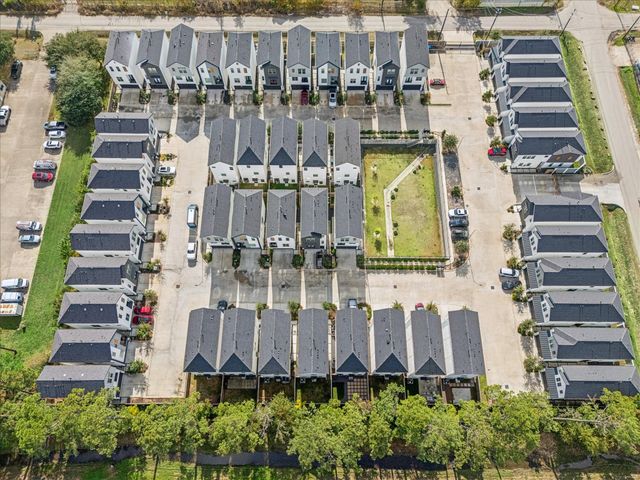 3710 Creekmont Gardens Lane, Houston, TX 77091