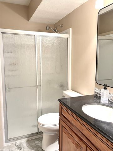 1900 50th Street 9, Des Moines, IA 50310